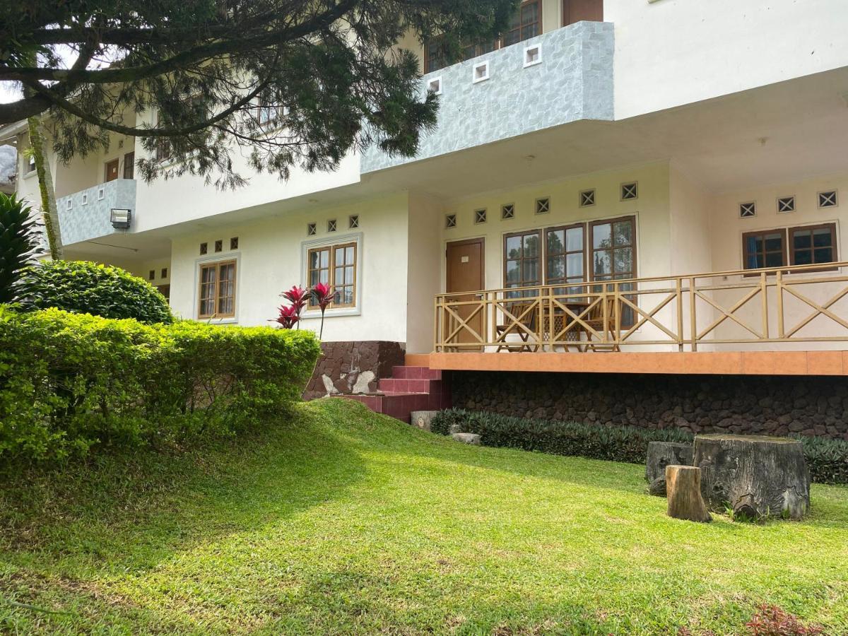 Hotel Puspa Sari Desa Desa Ciater Exteriör bild