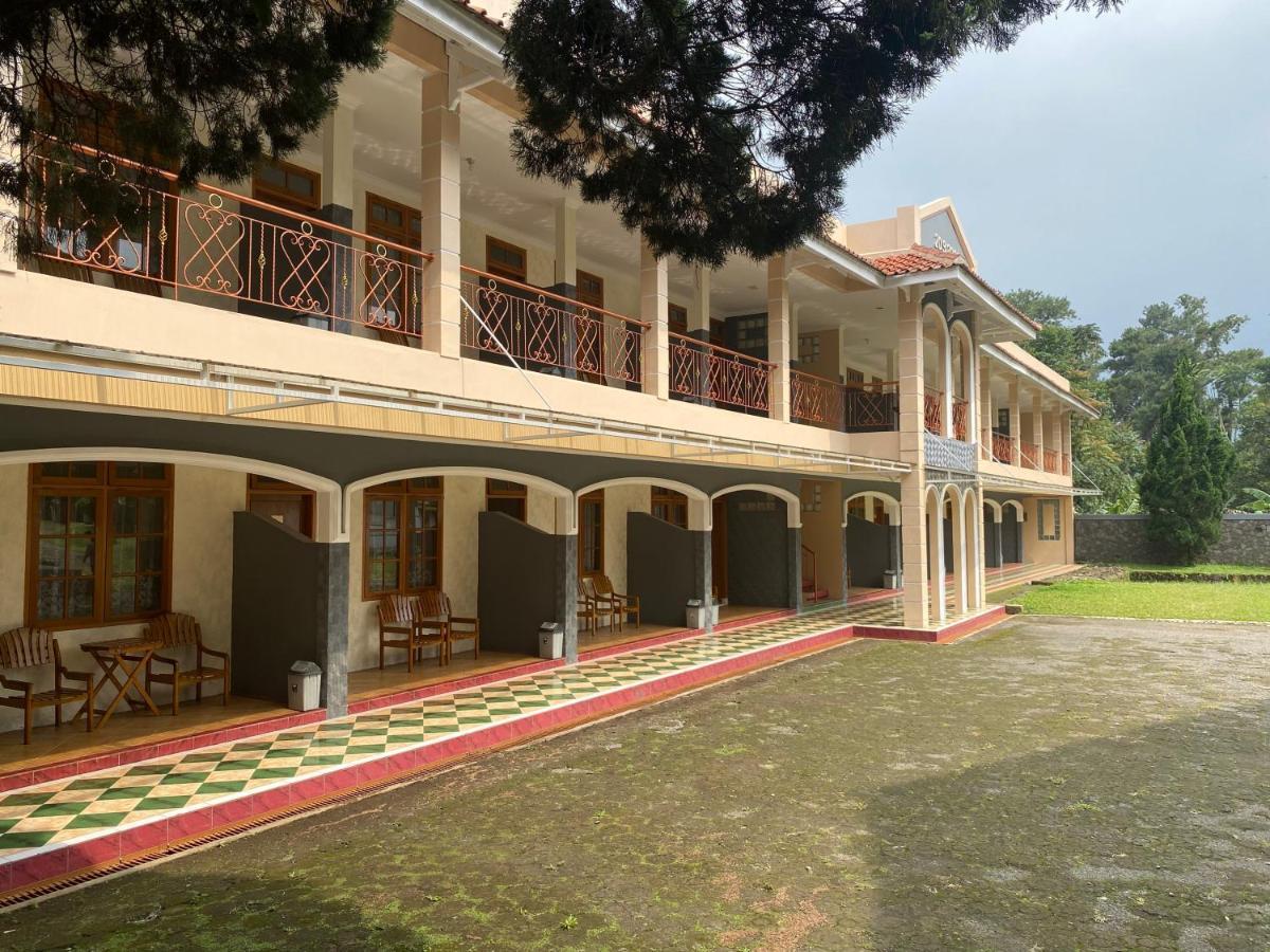 Hotel Puspa Sari Desa Desa Ciater Exteriör bild