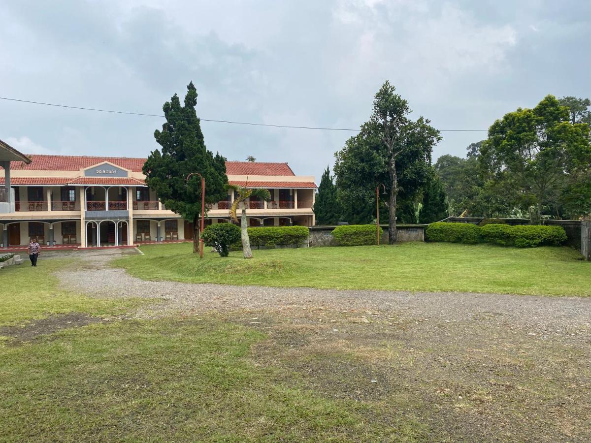 Hotel Puspa Sari Desa Desa Ciater Exteriör bild