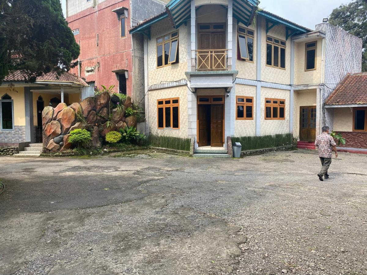 Hotel Puspa Sari Desa Desa Ciater Exteriör bild