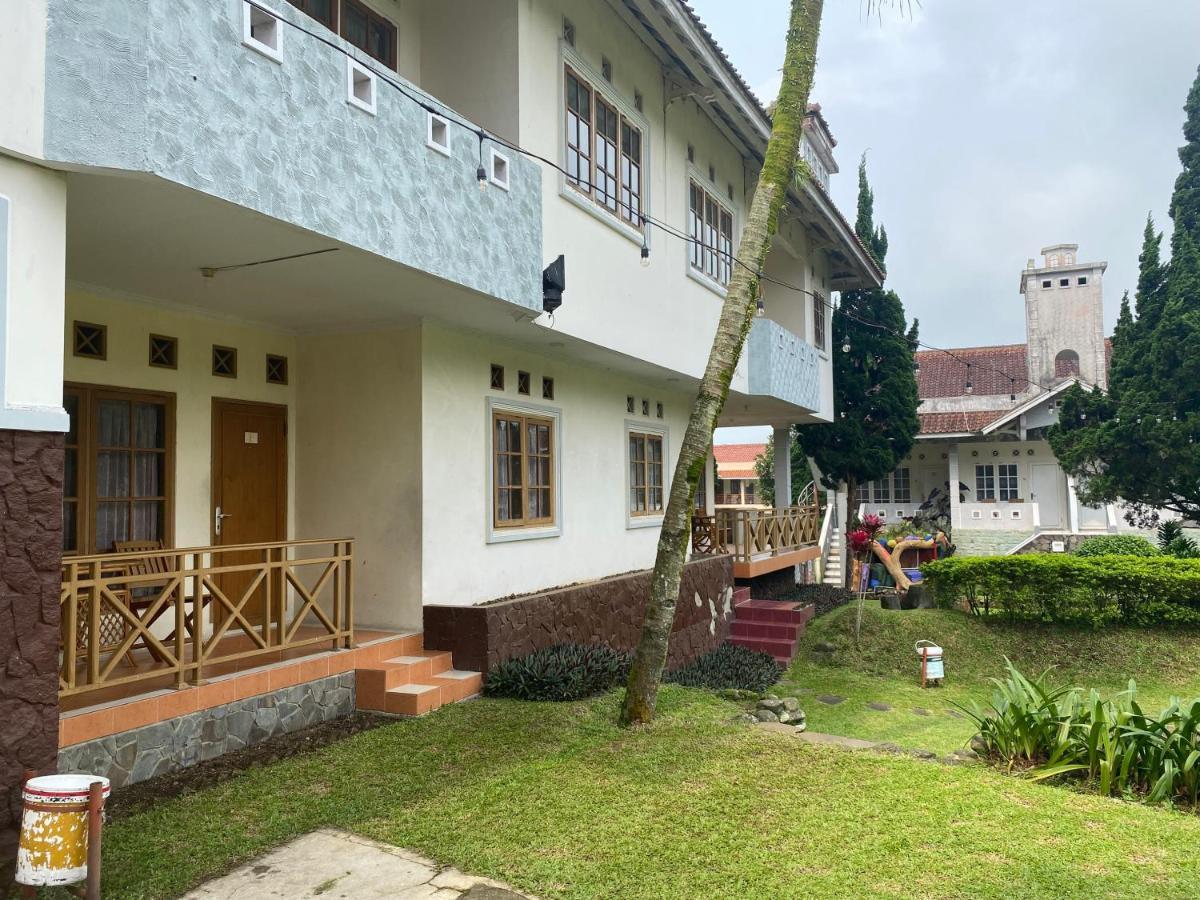 Hotel Puspa Sari Desa Desa Ciater Exteriör bild