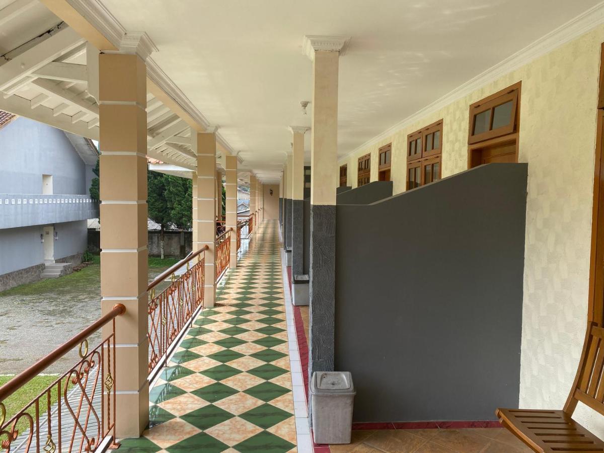 Hotel Puspa Sari Desa Desa Ciater Exteriör bild