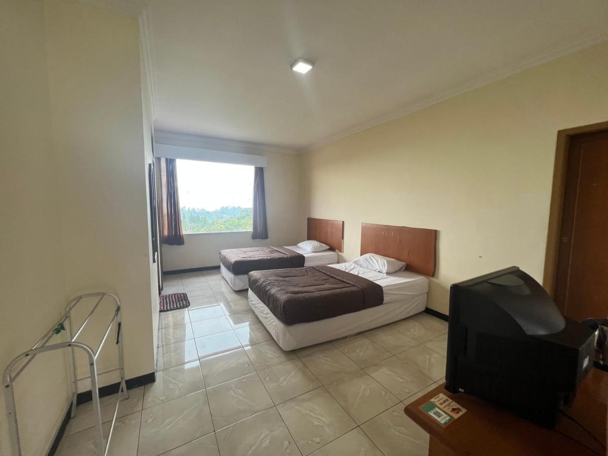 Hotel Puspa Sari Desa Desa Ciater Exteriör bild