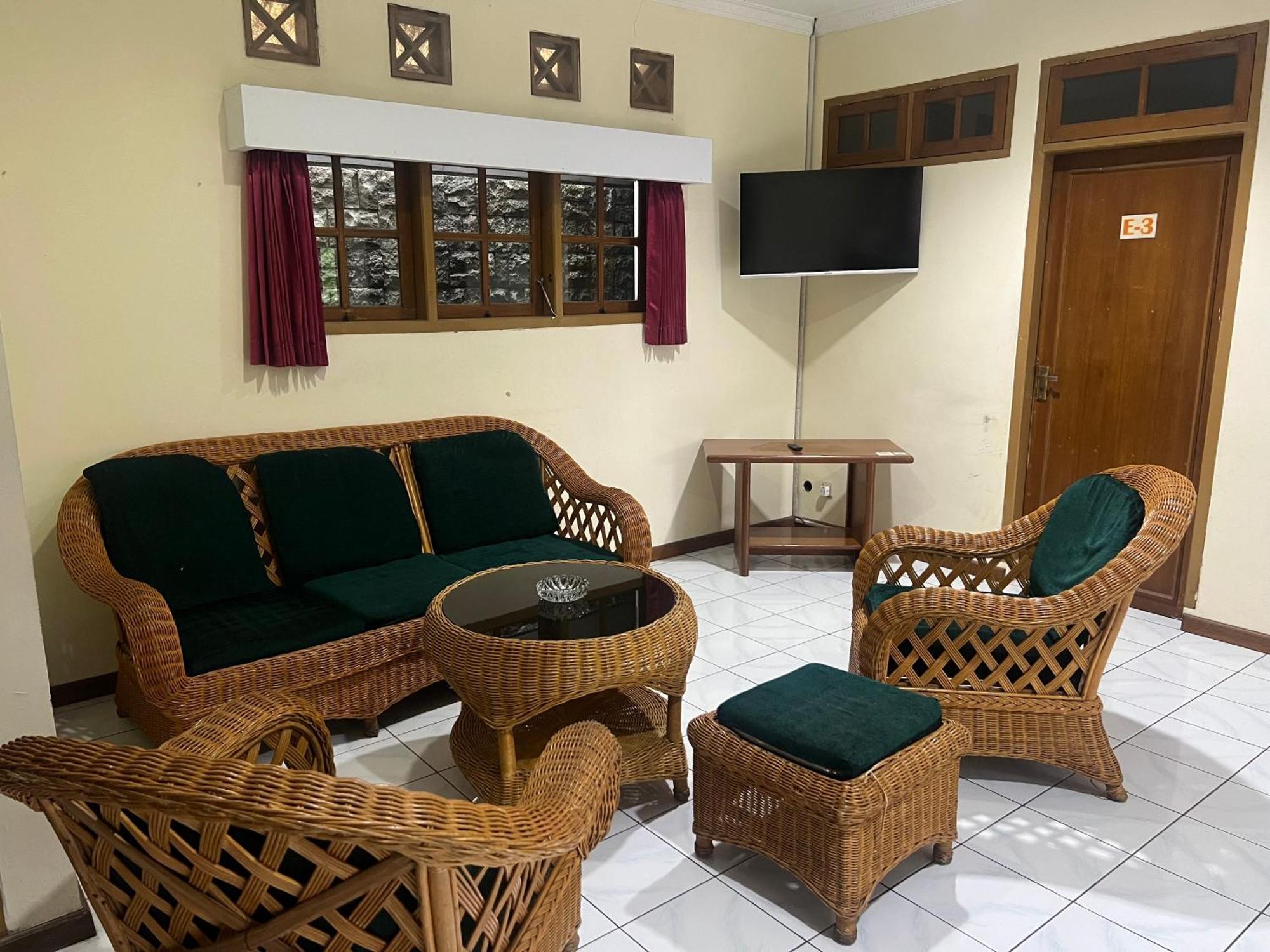 Hotel Puspa Sari Desa Desa Ciater Exteriör bild